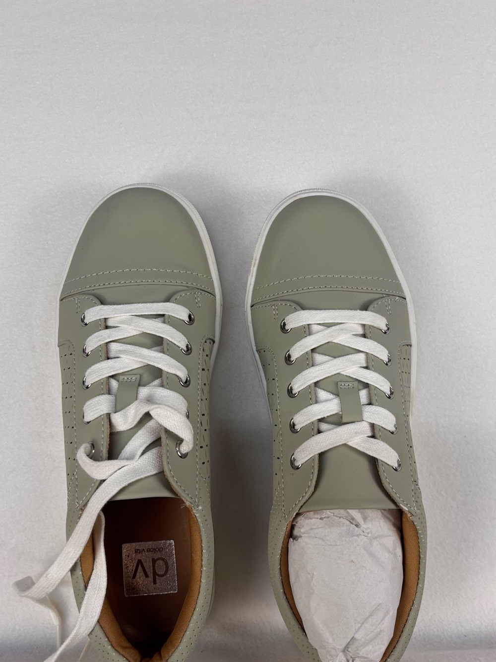 NWOT- Dolce Vita DV sage green size 8